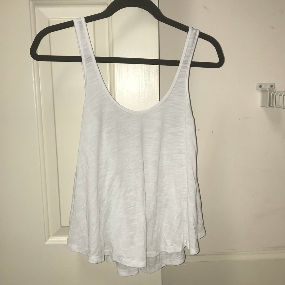 american eagle flowy white tank top